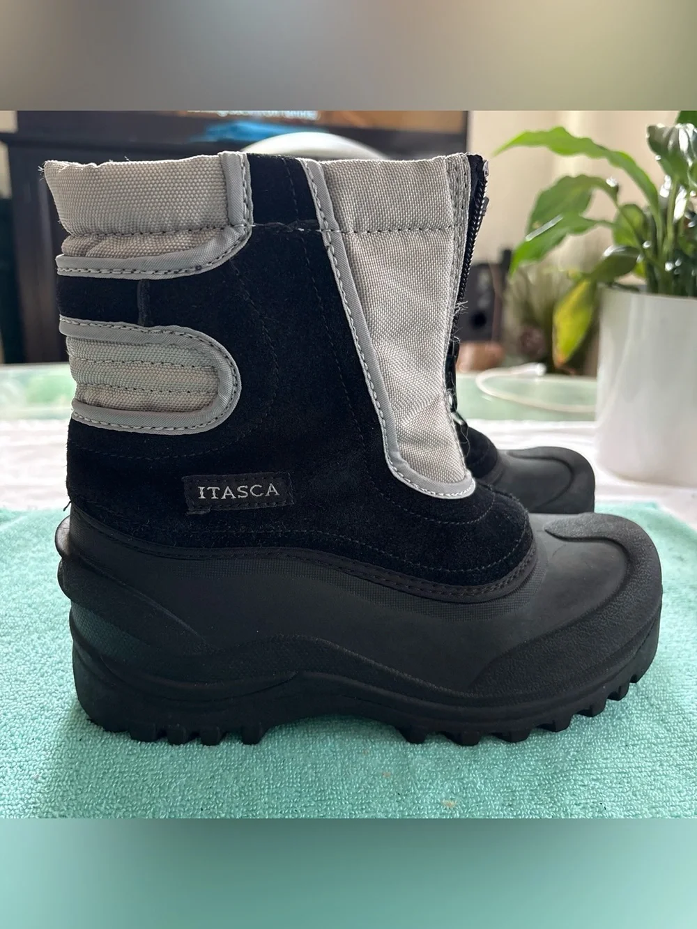 Itasca Kids Black and Gray Snow Boots